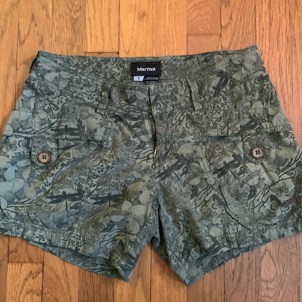 🥾Marmot green print Ginny shorts. Size 4. - Picture 4 of 10